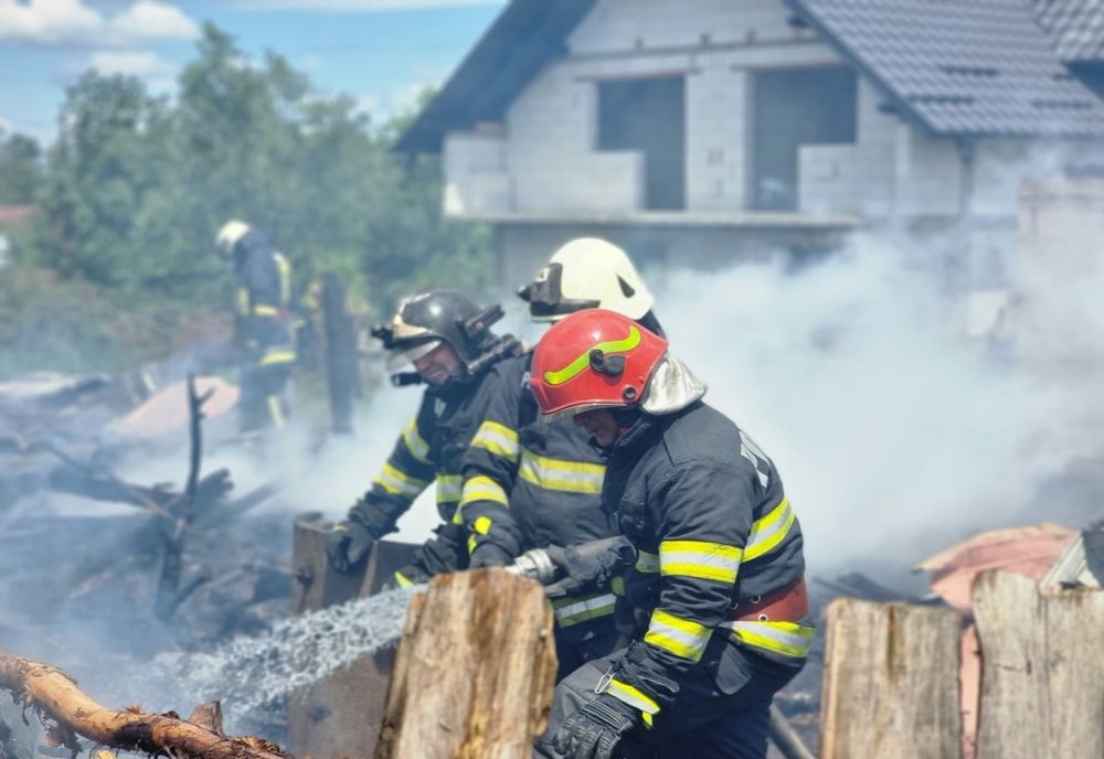 Incendiu violent la Horodnicul de Sus
