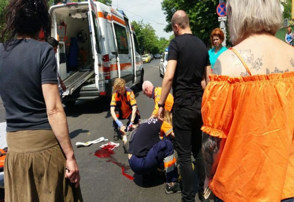 Pieton neatent, acroșat de o autoutilitară