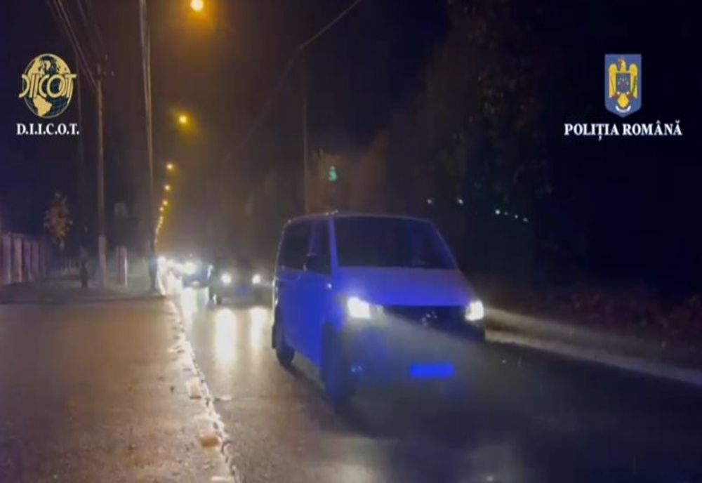 VIDEO Percheziții în mai multe județe ale țării! Acuzații de șantaj, lipsire de libertate, violență, distrugere și constituirea unui grup infracțional organizat! 40 de persoane duse la audieri
