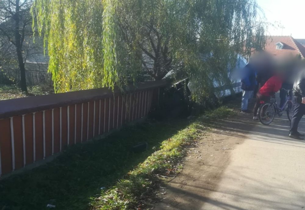 Accident pe un drum din Suceava! A fost implicat un microbuz cu pasageri