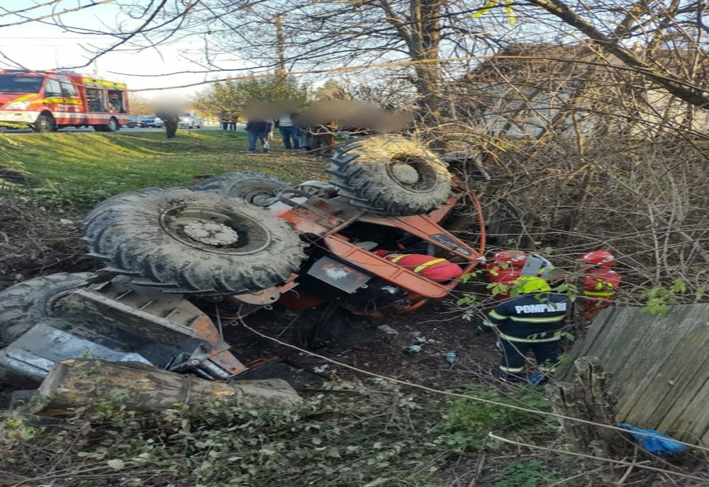 Bărbat blocat sub un TAF răsturnat 