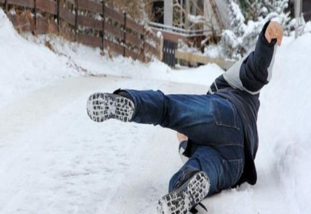 18 suceveni care au alunecat pe gheață au ajuns la Unitatea de Primiri Urgențe 