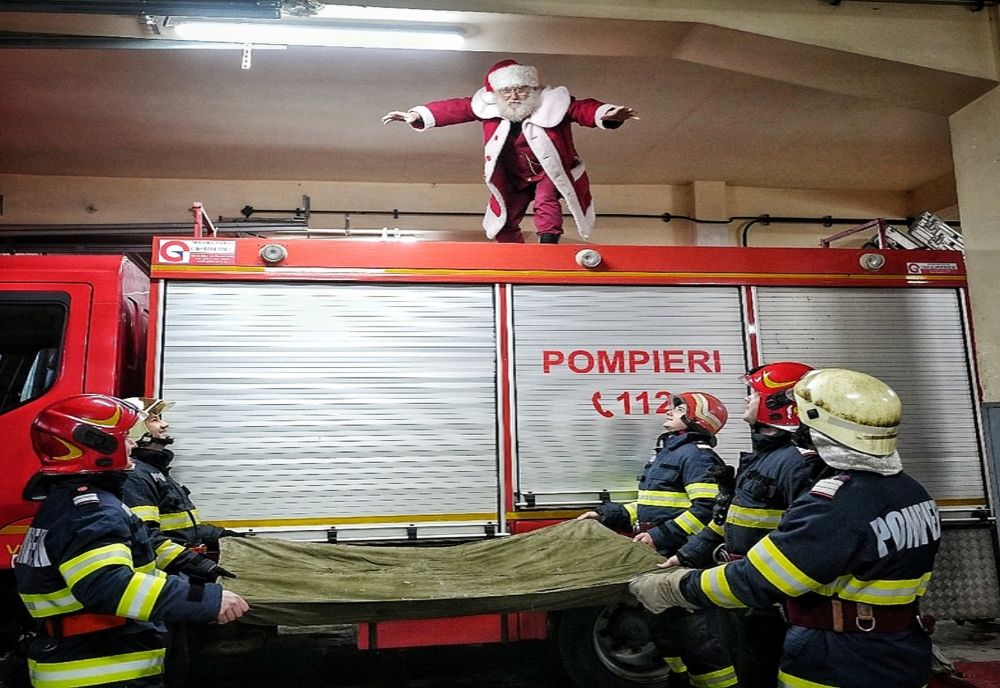 Moș Crăciun este în siguranță! A fost salvat de pompierii suceveni- VIDEO