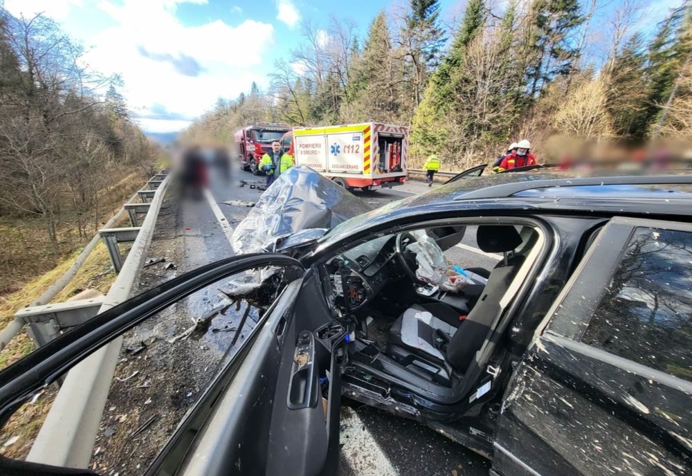 8 persoane rănite, dintre care patru copii, într-un grav accident -FOTO