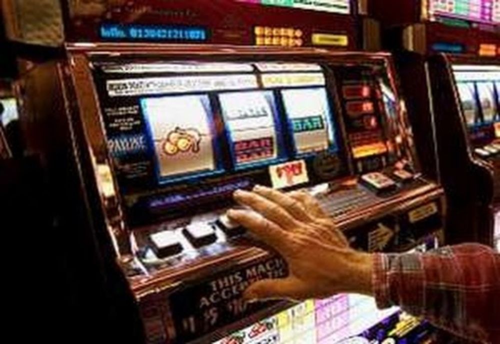 Un bărbat a așteptat polițiștii să-l aresteze dintr-o sală de jocuri