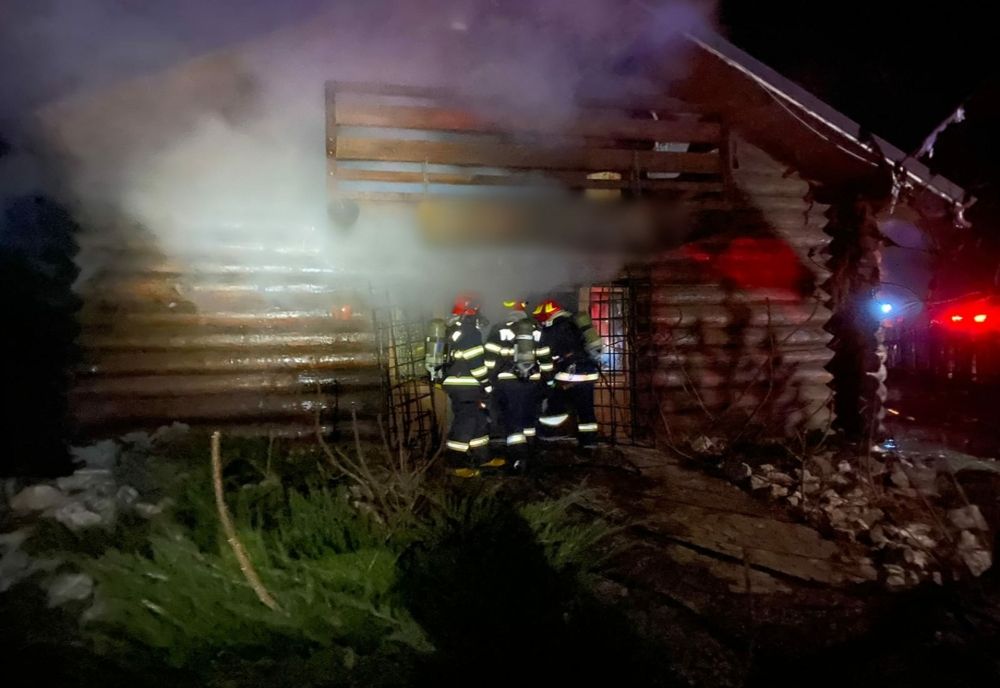 Incendiu la o casă de vacanță din județul Suceava