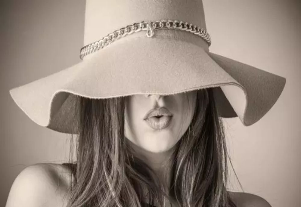 7 secrete ale femeilor irezistibile. Ești și tu una dintre ele? Află ce te face irezistibilă