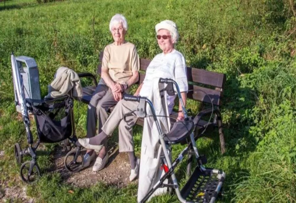 Femeile singure la bătrânețe sunt mai fericite decât cele căsătorite - STUDIU