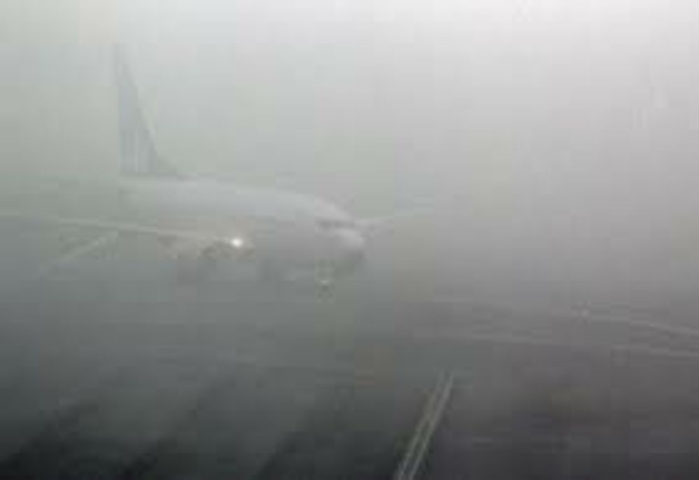 Un avion a ratat aterizarea la Suceava, din cauza ceţii