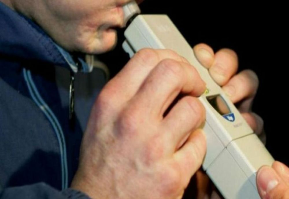 Un sucevean prins de polițiști beat la volan