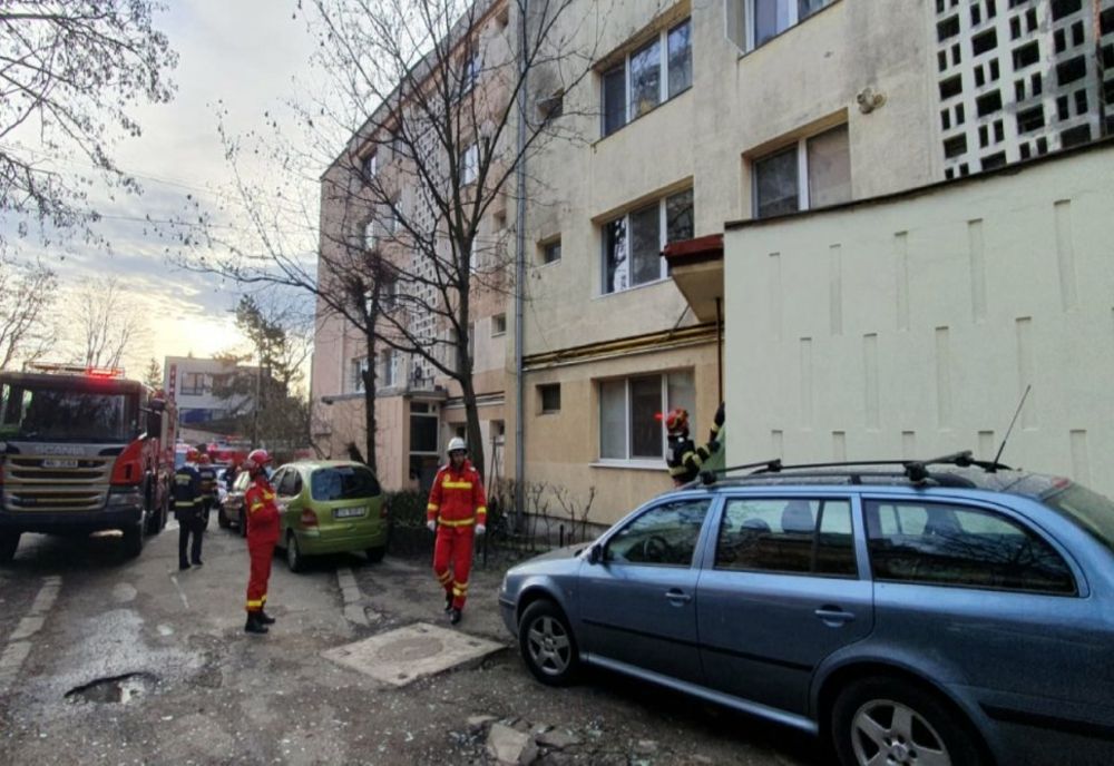 Explozie într-un apartament din Suceava. Un bărbat de 86 de ani a suferit arsuri minore și a fost transportat la spital 