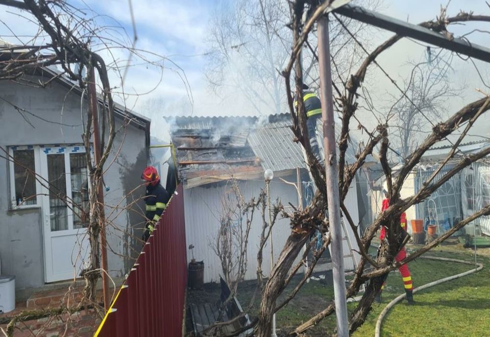 Un coș de fum deteriorat a produs un incendiu în Fălticeni