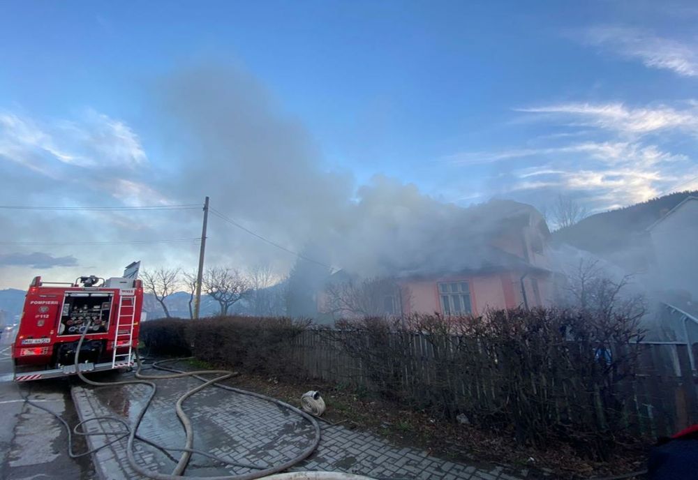 Incendiu la Câmpulung Moldovenesc. Pompierii au intervenit pentru a limita pagubele