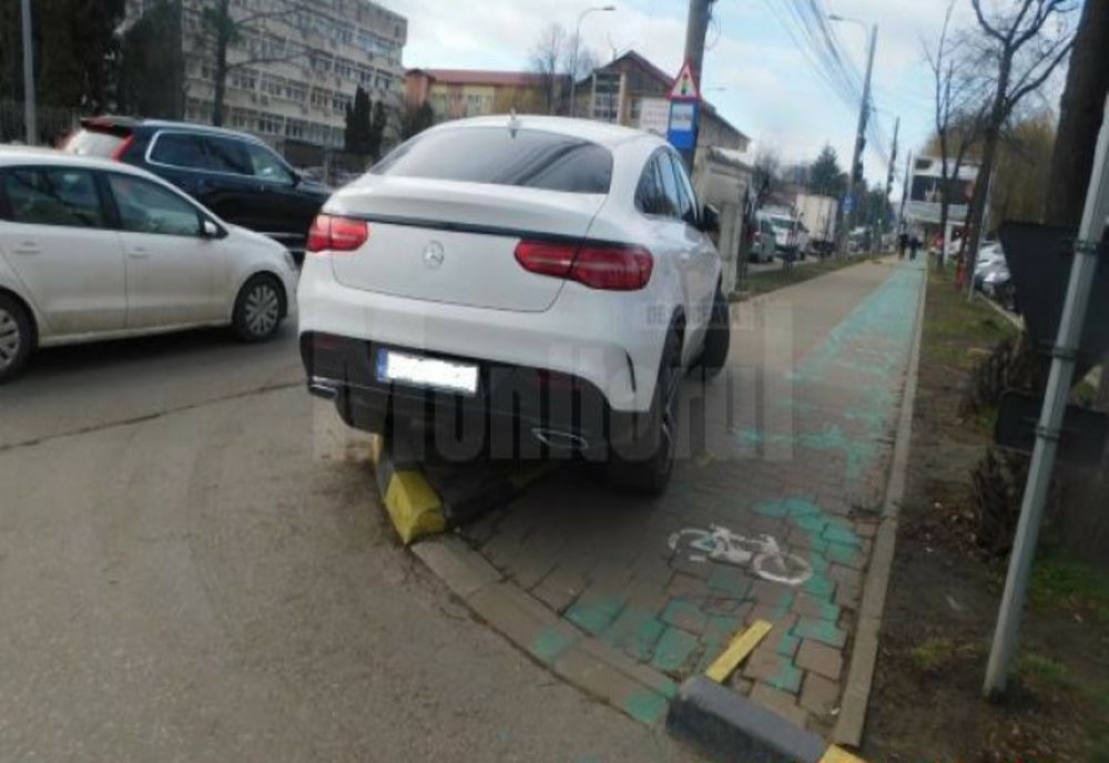8 Martie cu amendă pentru o șoferiță care a certat polițiștii ce i-au surprins mașina parcată neregulamentar