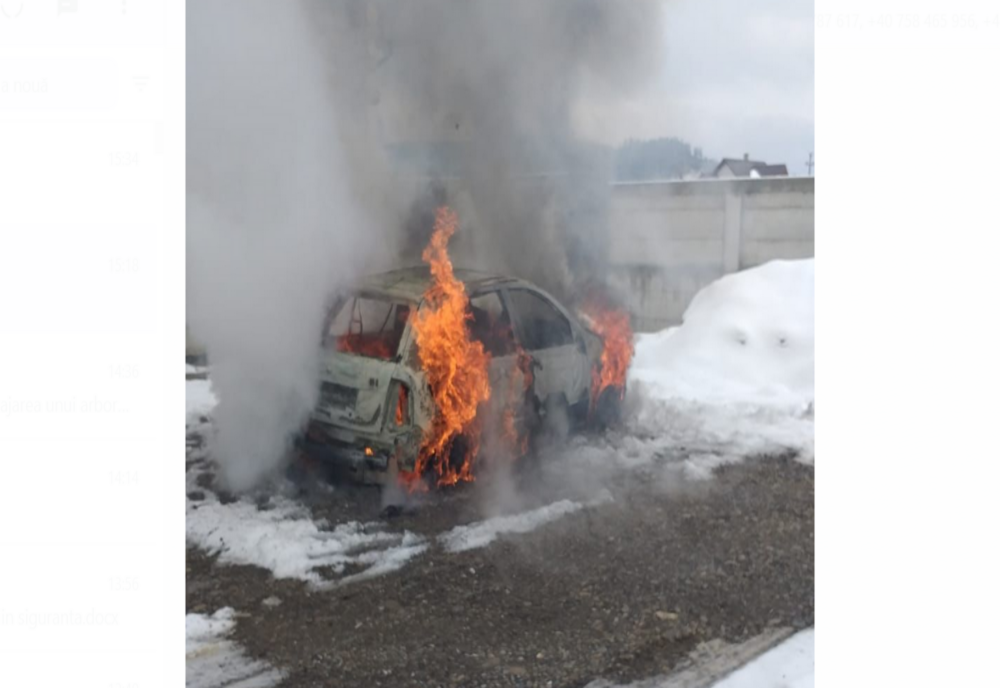 Autoturism făcut scum din cauza unui incendiu