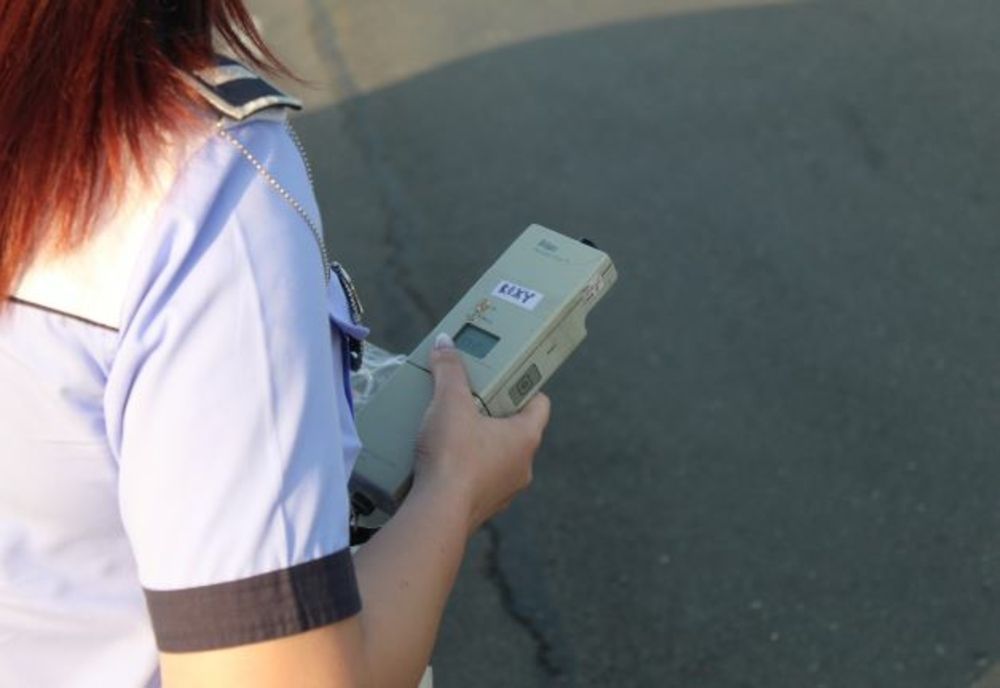 O șoferiță a lovit un pieton și a fugit. Ea era la volan aproape de coma alcoolică