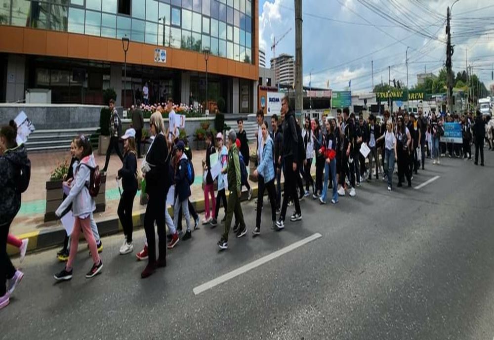 Marşul antiviolenţă, antidrog, antitutun și de prevenire a accidentelor rutiere ,,Fii conștient, nu dependent", pe străzile Sucevei