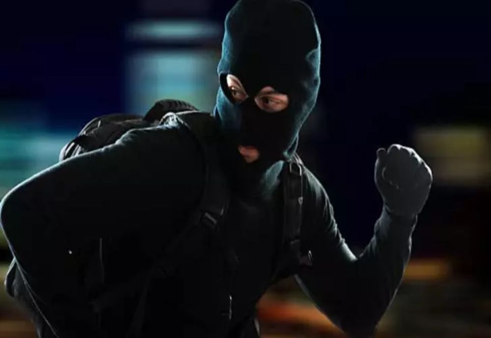 Hoții nu și-au luat liber nici de Crăciun - Sute de infractori, prinși în flagrant de polițiști