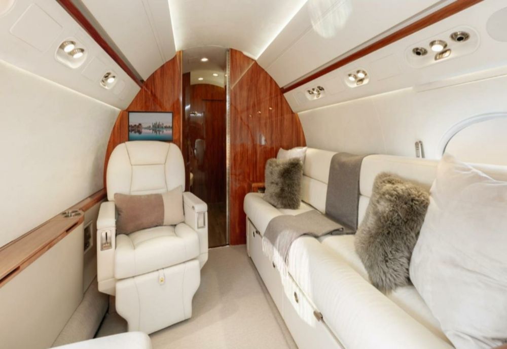 Klaus Iohannis pleacă astăzi într-un turneu de 10 zile în Africa. Cum arată aeronava cu care se deplasează președintele