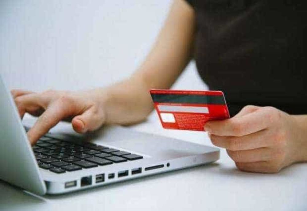 VALOAREA COŞULUI DE CUMPĂRĂTURI ONLINE A CRESCUT CU 15% ÎN 2024