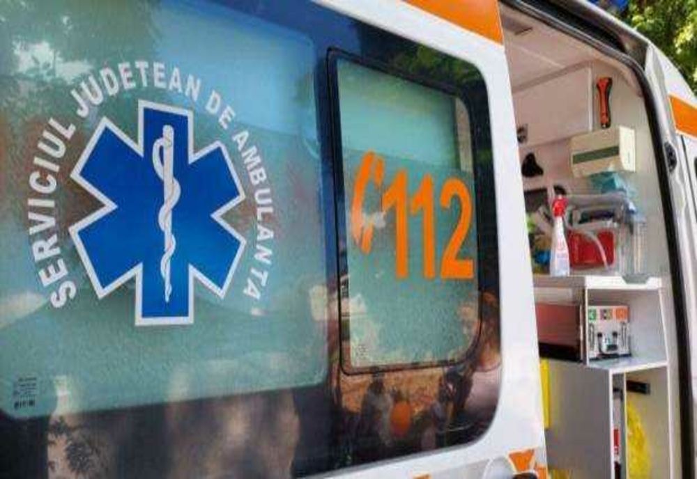 Coliziune puternică între o mașină și un tren, la Suceava. Două persoane au fost rănite