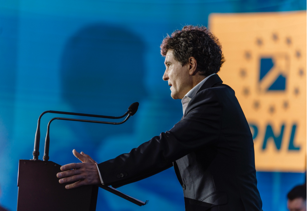 NICUȘOR DAN: „CANDIDATURA MEA ESTE FERMĂ. NU POT SĂ MĂ JOC CU MII DE VOLUNTARI ȘI SUSȚINĂTORI”