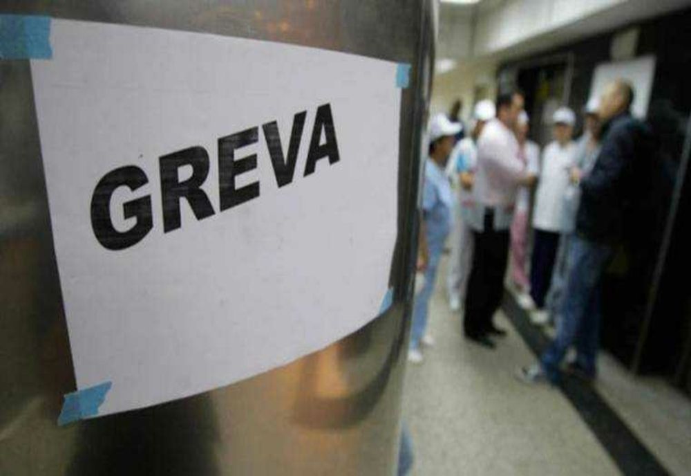 SINDICATELE DIN ADMINISTRAȚIE AMENINȚĂ CU GREVĂ GENERALĂ