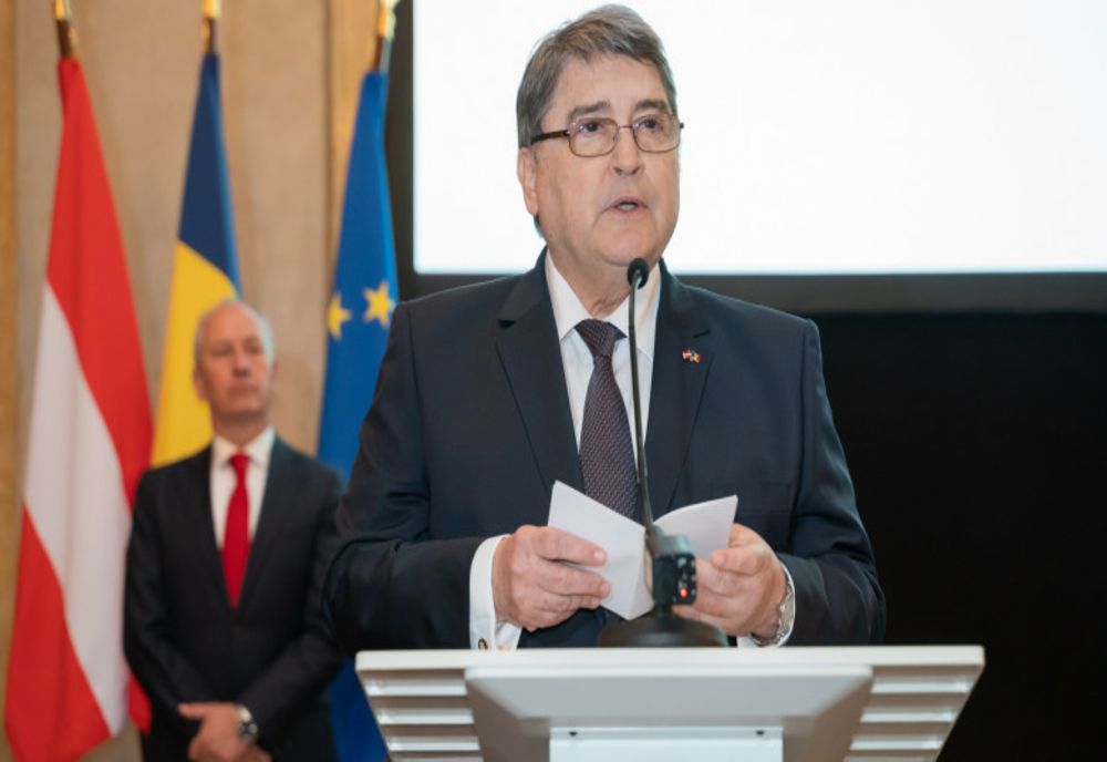 MOȚIUNEA ÎMPOTRIVA MINISTRULUI HUREZEANU, ÎN DEZBATEREA DEPUTAȚILOR