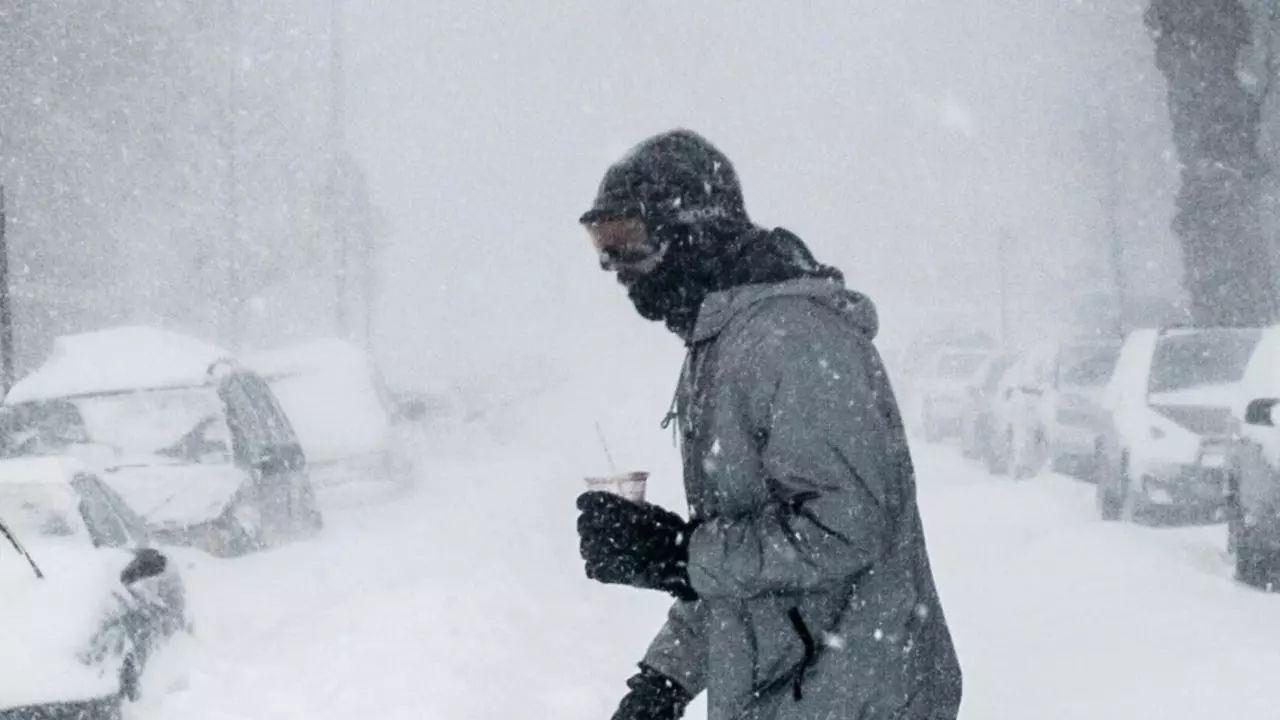 Ploi anuntate de meteorologi
