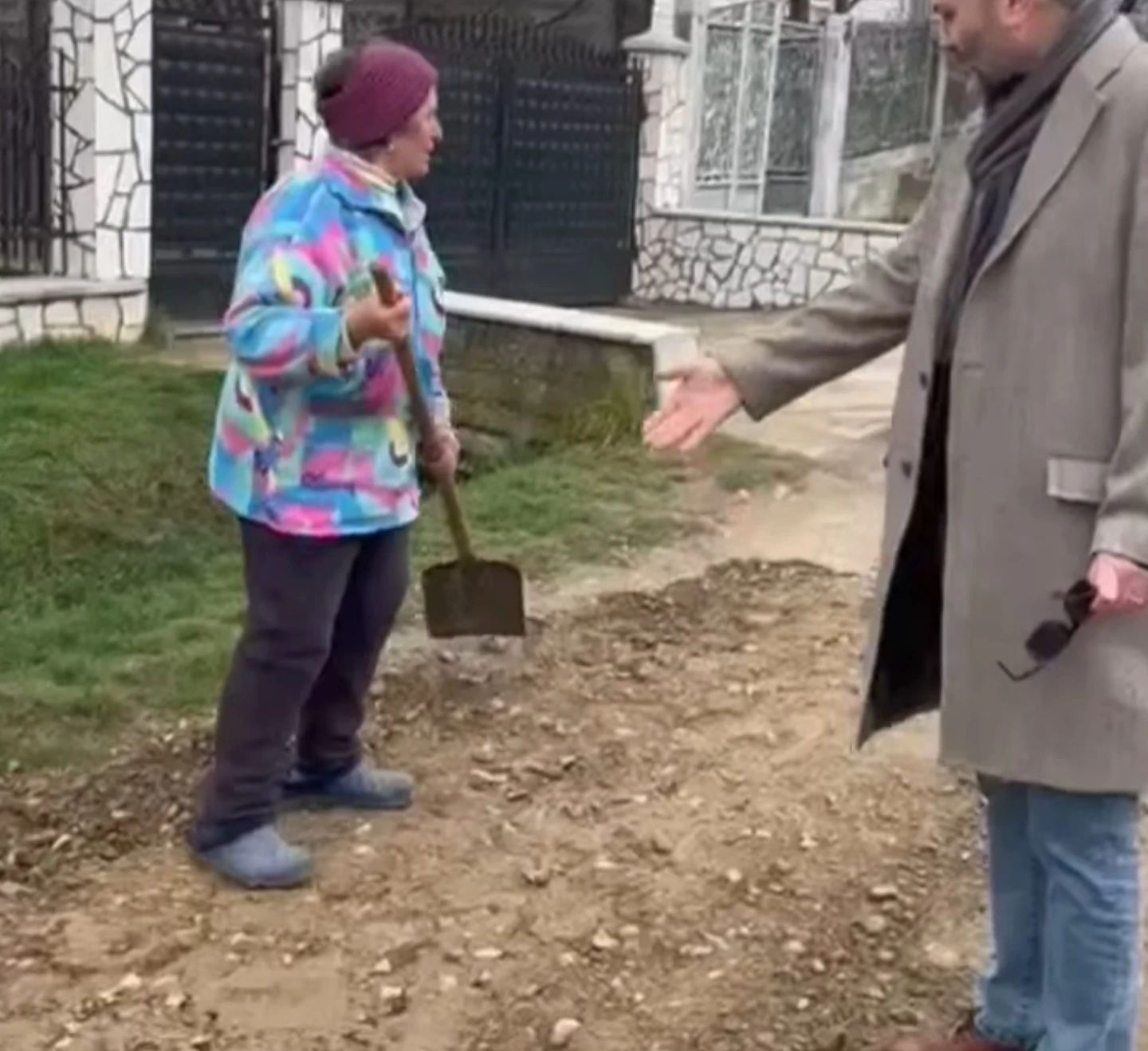 Stradă din Suceava asfaltată doar pe hârtie