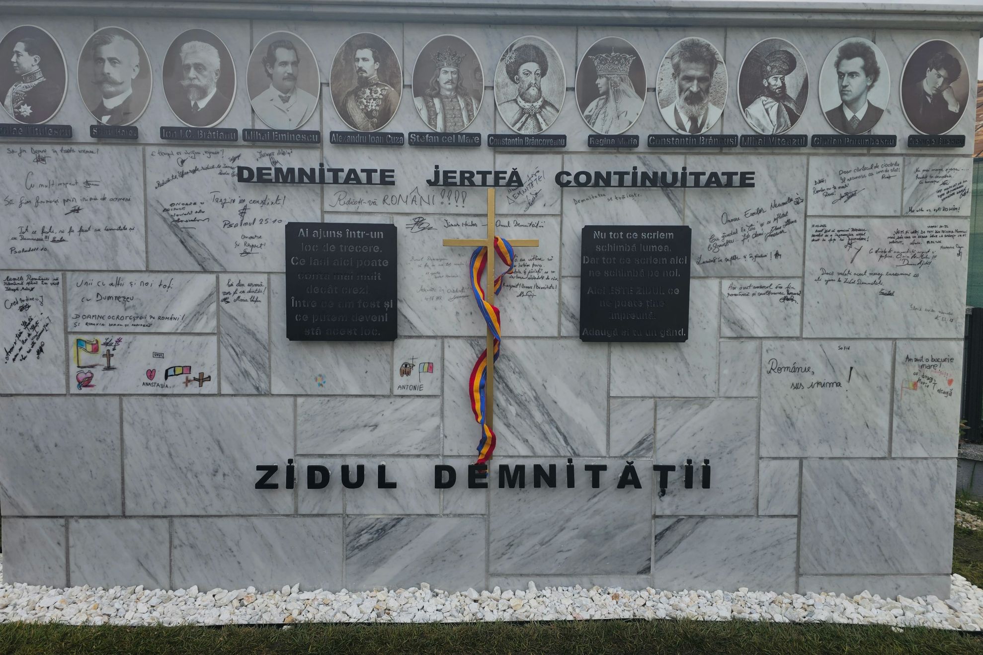 Zidul Demnității, inaugurat la Bosanci. Un nou reper dedicat valorilor și identității naționale