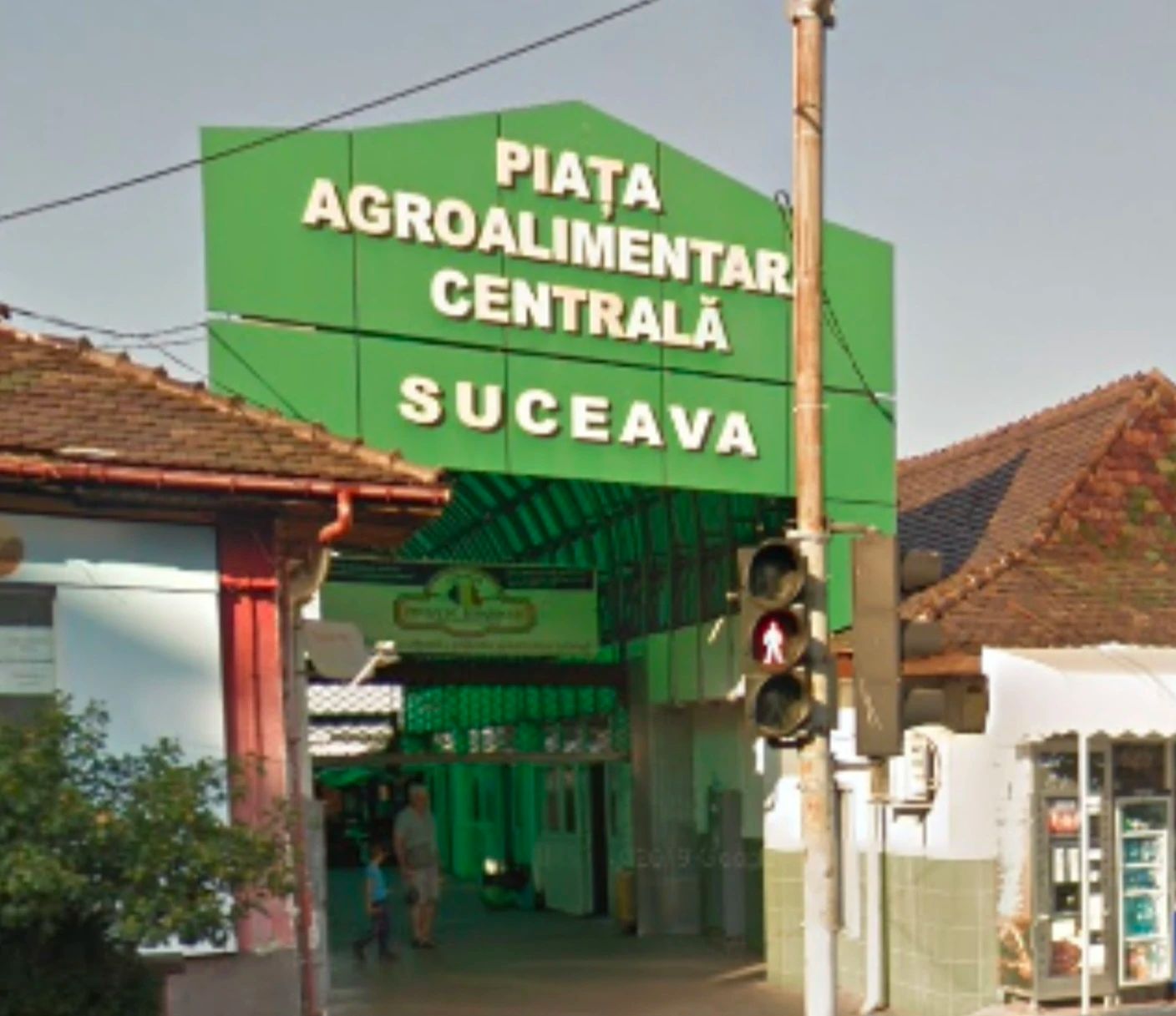 Panicǎ în Piața Centrală din Suceava: bărbat ridicat de polițiști după amenințări și focuri cu un pistol airsoft