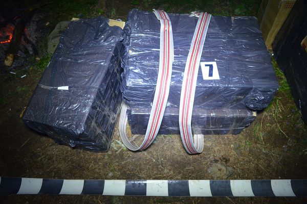 Zece focuri de armă trase de polițiștii de frontieră din Brondina pentru prinderea unor contrabandiști. Suspecții au reușit să fugă FOTO