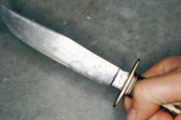 Șocant. Un bărbat din Panaci s-a înjunghiat în zona inimii când a aflat că soția sa pleacă la muncă în străinătate