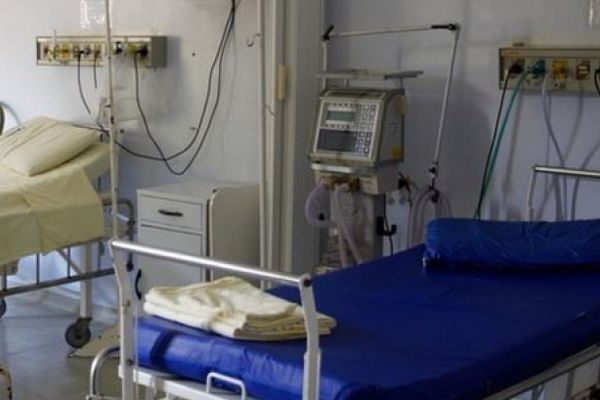 O fetiță de șapte ani a ajuns la spital cu arsuri, după ce și-a dat foc din greșeală