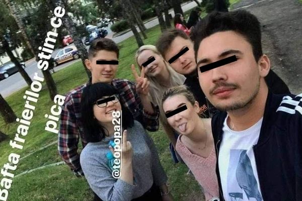 Scandal imens după apariția unei poze în care fiica ministrului Educației face gesturi obscene, iar mesajul sugerează că ar ști subiectele la Bac