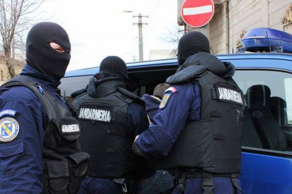 Percheziții la Sectorul Poliției de Frontieră Brodina într-un dosar de contrabandă de țigări