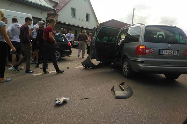 Două autoturisme au intrat în coliziune la Vicovu de Sus. O persoană a fost rănită FOTO