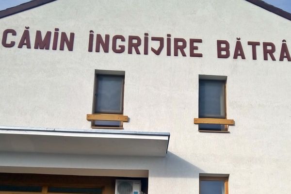 Nereguli pe bandă rulantă la azilele de bătrâni ale Arhiepiscopiei Sucevei și Rădăuților