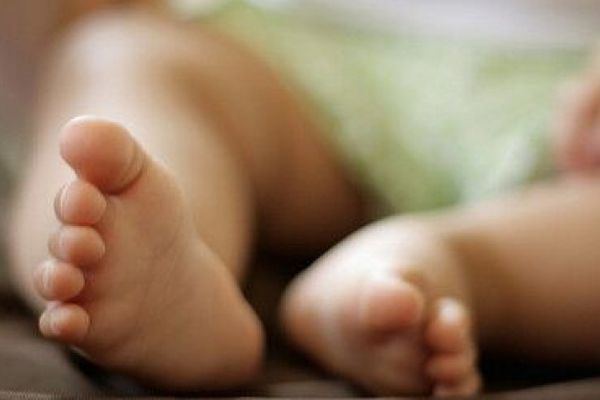 Suceava. Bebeluș de două săptămâni, mort în condiții suspecte