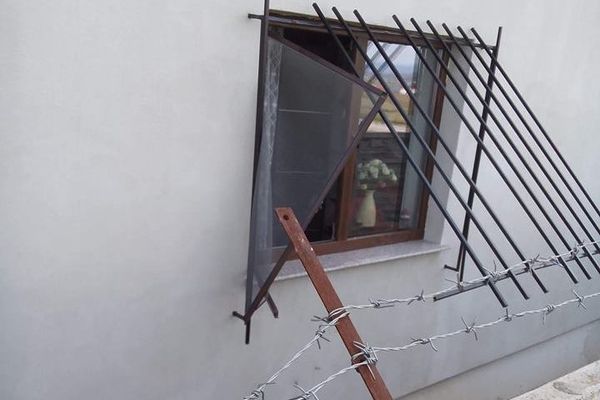 Locuitorii din Șcheia, terorizați de hoți. Încă o casa a fost spartă în plină zi FOTO