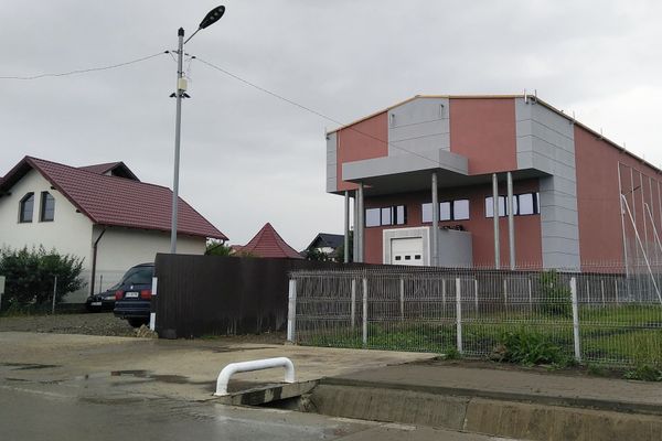 Depozit frigorific construit ilegal într-o zonă rezidențială