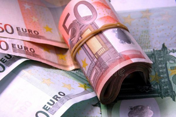 Cum era să rămână un bărbat din Salcea fără 13.000 de euro, după ce a returnat un obiect de mobilier cumpărat recent