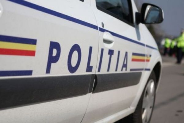 Un microbuz cu nouă pasageri s-a răsturnat la Poiana Stampei