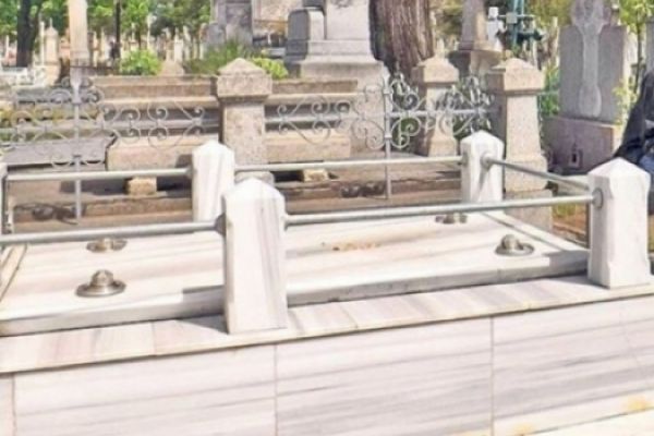 S-a urcat beat la volan și a intrat cu mașina în gardul unui cimitir