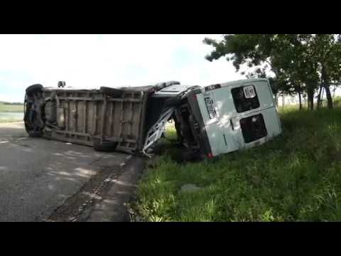 FOTO VIDEO Șapte persoane rănite într-un accident cu patru mașini, pe DN2, la Fălticeni