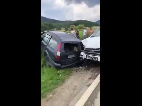 Carambol cu trei mașini la Putna. Două persoane au fost rănite VIDEO