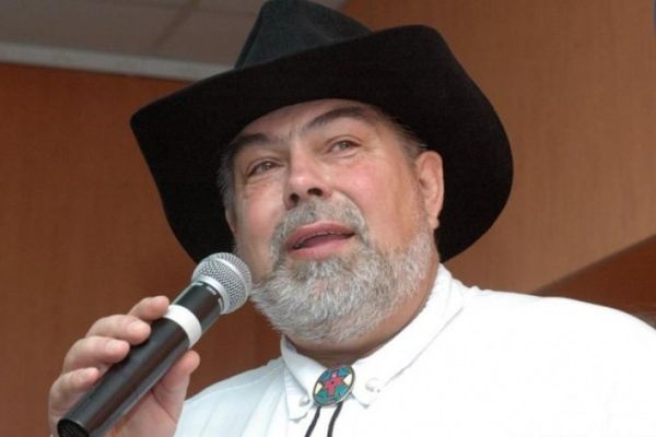 A murit Ilie Micolov, interpretul sucevean celebru pentru șlagărul „Dragoste la prima vedere”