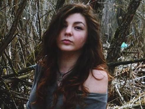 O tânără de 18 ani din Poiana Stampei a fost găsită fără suflare de familie