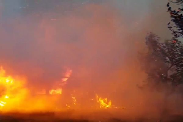 Incendiu de proporții la o gospodărie din localitatea Merești FOTO VIDEO